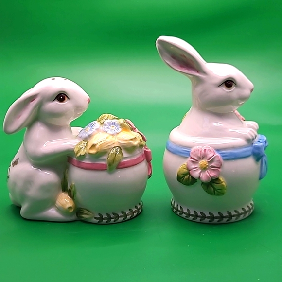 Portmeirion Botanic Garden Terrace ceramic Easter rabbit salt & pepper shakers - Picture 3 of 9